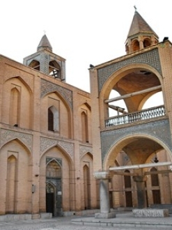 Ali Gholi Agha bathhouse, Vank Cathedral, Jāmeh Mosque, Monar Jonban (Shaking Minarets), Fire temple